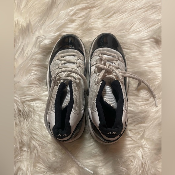 Nike Air Jordan 11 XI Retro Concord 2018 GS - 378038-100 - Size 5Y - Picture 2 of 16